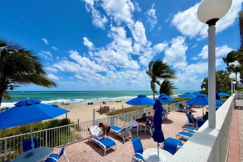 Condo in Fort Lauderdale, Florida, 2 bedrooms  № 2082938 - photo 25