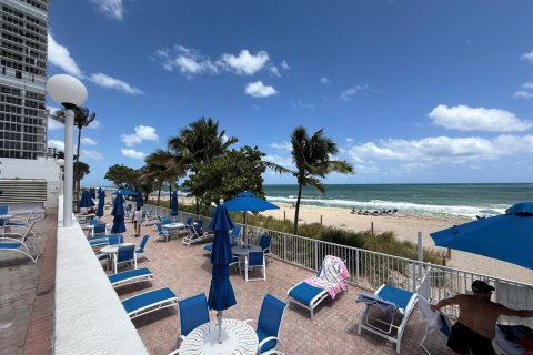 Condo in Fort Lauderdale, Florida, 2 bedrooms  № 2082938 - photo 24