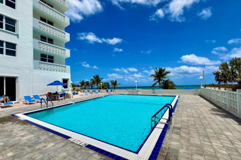 Condo in Fort Lauderdale, Florida, 2 bedrooms  № 2082938 - photo 22