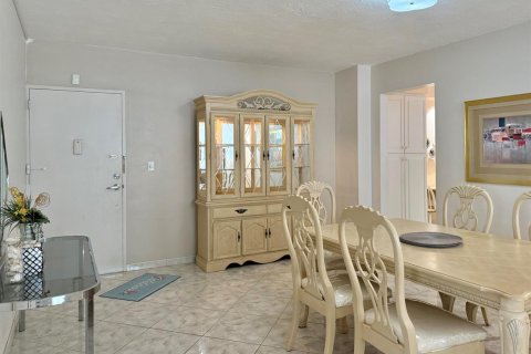Condo in Fort Lauderdale, Florida, 2 bedrooms  № 2082938 - photo 29