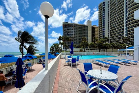 Condo in Fort Lauderdale, Florida, 2 bedrooms  № 2082938 - photo 26