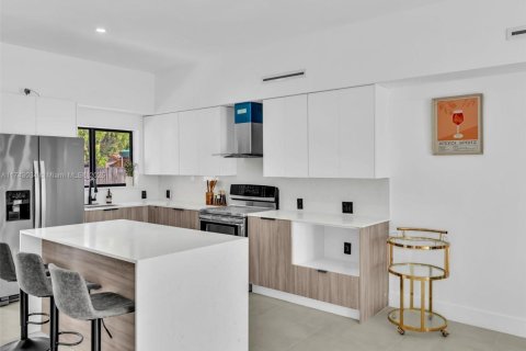 Купить виллу или дом в Халландейл-Бич, Флорида 3 спальни, 157.84м2, № 1496012 - фото 16