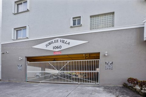 Copropriété à louer à Miami, Floride: 2 chambres, 80.36 m2 № 1949985 - photo 2