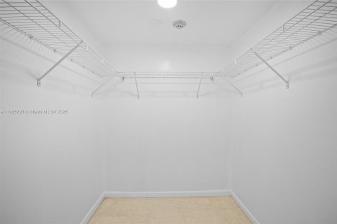 Copropriété à louer à Miami, Floride: 2 chambres, 80.36 m2 № 1949985 - photo 19