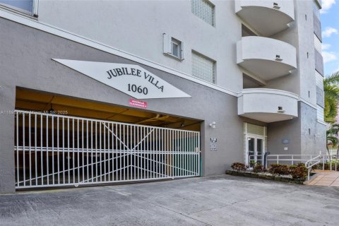 Copropriété à louer à Miami, Floride: 2 chambres, 80.36 m2 № 1949985 - photo 3