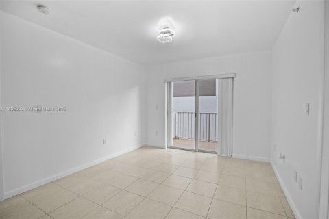 Copropriété à louer à Miami, Floride: 2 chambres, 80.36 m2 № 1949985 - photo 13
