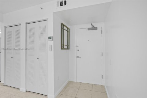 Copropriété à louer à Miami, Floride: 2 chambres, 80.36 m2 № 1949985 - photo 8