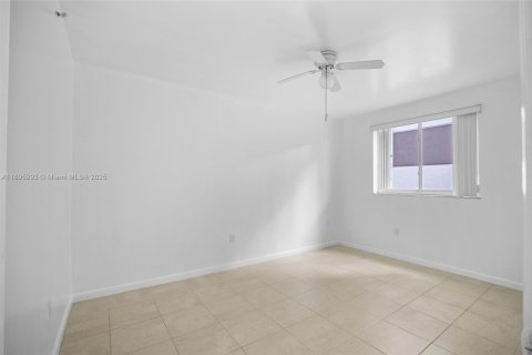 Copropriété à louer à Miami, Floride: 2 chambres, 80.36 m2 № 1949985 - photo 17