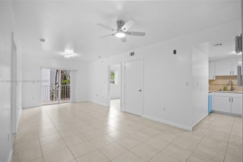 Copropriété à louer à Miami, Floride: 2 chambres, 80.36 m2 № 1949985 - photo 9