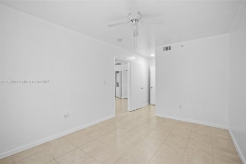 Copropriété à louer à Miami, Floride: 2 chambres, 80.36 m2 № 1949985 - photo 18