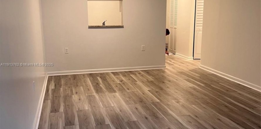 Condo à North Miami, Floride, 1 chambre № 2034737