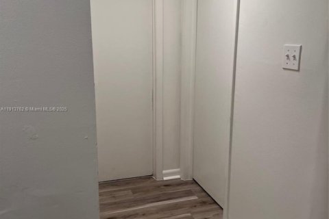 Copropriété à vendre à North Miami, Floride: 1 chambre, 75.81 m2 № 2034737 - photo 12
