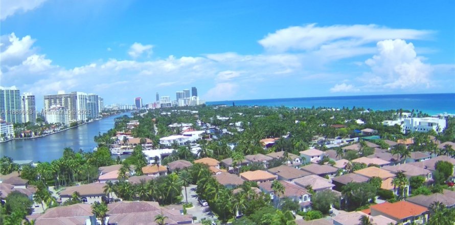 Condo in Sunny Isles Beach, Florida, 1 bedroom № 1895997