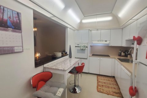 Condo in Sunny Isles Beach, Florida, 1 bedroom  № 1895997 - photo 7