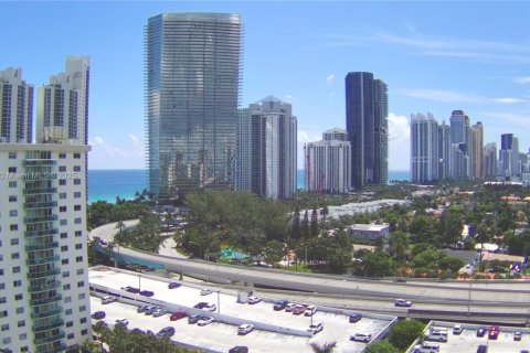 Condo in Sunny Isles Beach, Florida, 1 bedroom  № 1895997 - photo 3