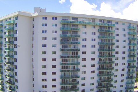 Condo in Sunny Isles Beach, Florida, 1 bedroom  № 1895997 - photo 30