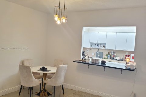 Condo in Sunny Isles Beach, Florida, 1 bedroom  № 1895997 - photo 9