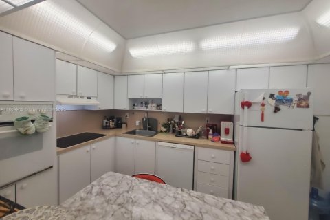 Condo in Sunny Isles Beach, Florida, 1 bedroom  № 1895997 - photo 8