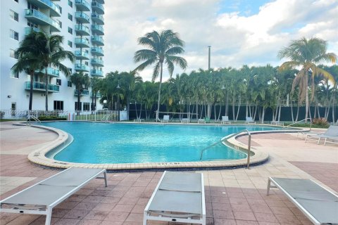 Condo in Sunny Isles Beach, Florida, 1 bedroom  № 1895997 - photo 21