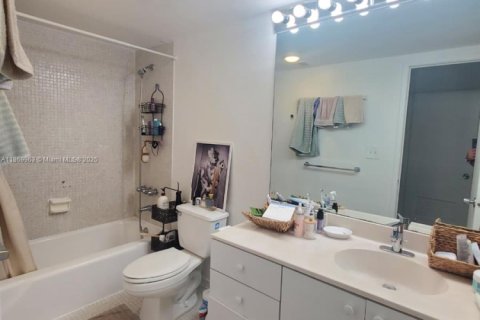 Condo in Sunny Isles Beach, Florida, 1 bedroom  № 1895997 - photo 12
