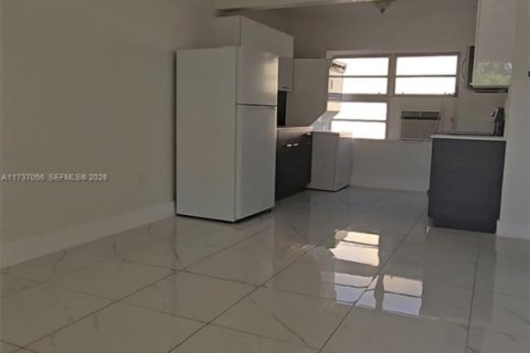 Купить кондоминиум в Хайалиа, Флорида 2 спальни, 74.32м2, № 2025027 - фото 3