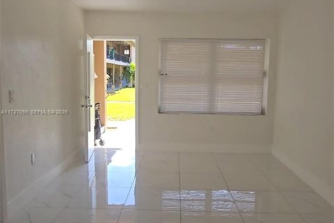 Купить кондоминиум в Хайалиа, Флорида 2 спальни, 74.32м2, № 2025027 - фото 8