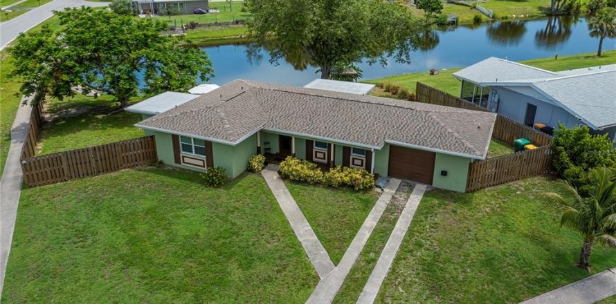 Villa ou maison à Port Charlotte, Floride 2 chambres, 123 m2 № 1796186