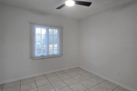 Villa ou maison à louer à Tampa, Floride: 3 chambres, 136.01 m2 № 2429354 - photo 11