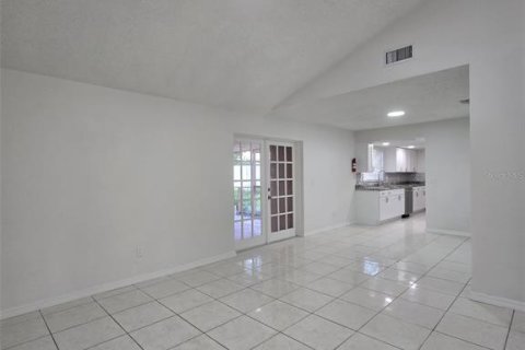 Villa ou maison à louer à Tampa, Floride: 3 chambres, 136.01 m2 № 2429354 - photo 4