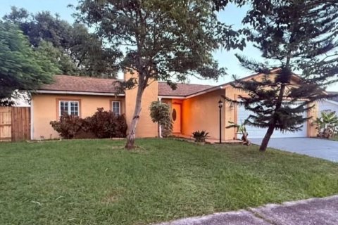Villa ou maison à Tampa, Floride 3 chambres, 136.01 m2 № 2429354