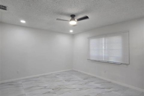 Villa ou maison à louer à Tampa, Floride: 3 chambres, 136.01 m2 № 2429354 - photo 8