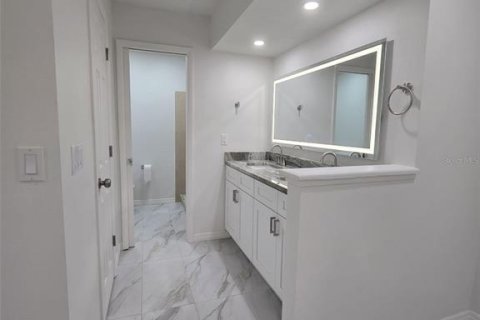Villa ou maison à louer à Tampa, Floride: 3 chambres, 136.01 m2 № 2429354 - photo 9