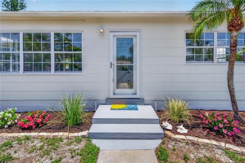 House in Saint Pete Beach, Florida 2 bedrooms, 78.78 sq.m. № 2117804 - photo 5