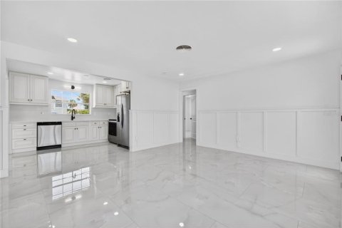 House in Saint Pete Beach, Florida 2 bedrooms, 78.78 sq.m. № 2117804 - photo 11