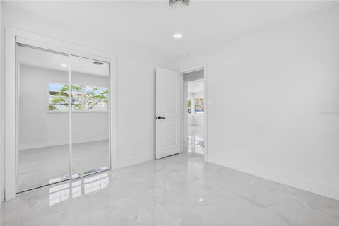 House in Saint Pete Beach, Florida 2 bedrooms, 78.78 sq.m. № 2117804 - photo 27