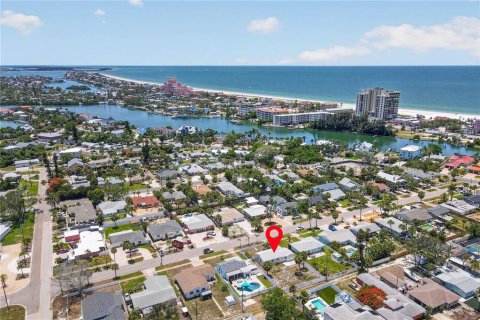 House in Saint Pete Beach, Florida 2 bedrooms, 78.78 sq.m. № 2117804 - photo 2