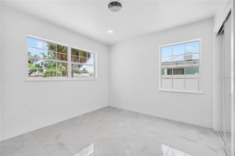 House in Saint Pete Beach, Florida 2 bedrooms, 78.78 sq.m. № 2117804 - photo 28
