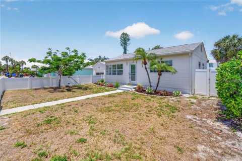 House in Saint Pete Beach, Florida 2 bedrooms, 78.78 sq.m. № 2117804 - photo 6
