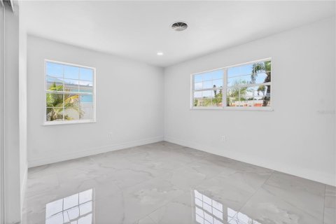House in Saint Pete Beach, Florida 2 bedrooms, 78.78 sq.m. № 2117804 - photo 22