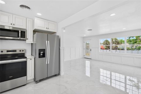 House in Saint Pete Beach, Florida 2 bedrooms, 78.78 sq.m. № 2117804 - photo 16