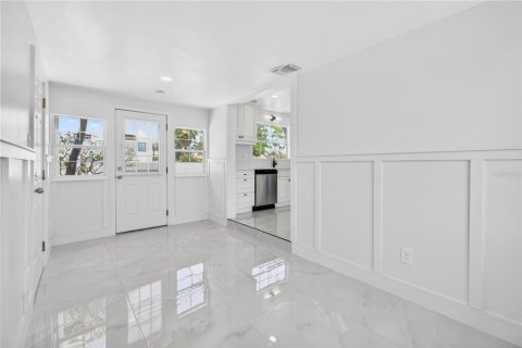 House in Saint Pete Beach, Florida 2 bedrooms, 78.78 sq.m. № 2117804 - photo 19
