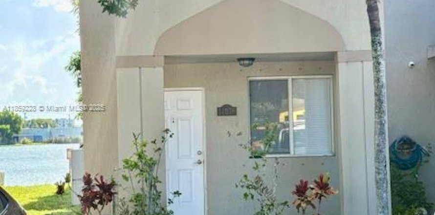 Condo à Opa-locka, Floride, 2 chambres № 1887581