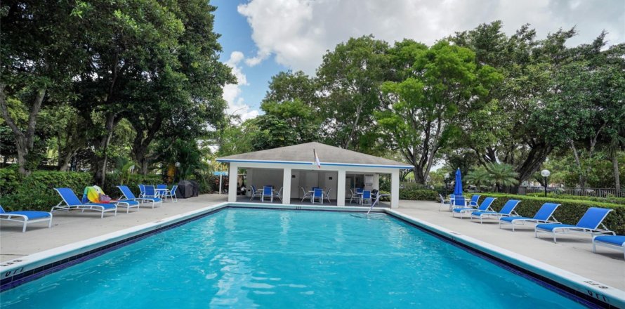 Condo in Pompano Beach, Florida, 2 bedrooms № 1168816