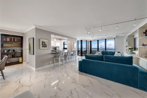 Condo in Miami, Florida, 3 bedrooms № 2179066