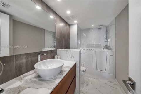 Condo in Miami, Florida, 3 bedrooms № 2179066 - photo 17