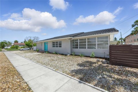 House in Saint Petersburg, Florida 2 bedrooms, 138.8 sq.m. № 1776801 - photo 26