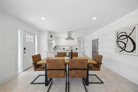 House in Saint Petersburg, Florida 2 bedrooms, 138.8 sq.m. № 1776801 - photo 5