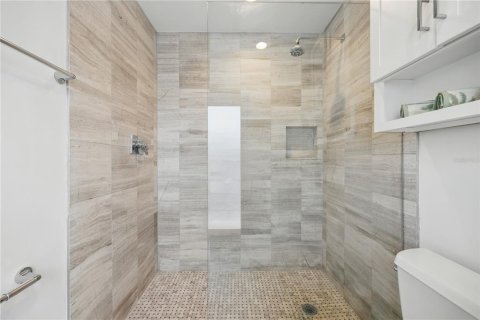 House in Saint Petersburg, Florida 2 bedrooms, 138.8 sq.m. № 1776801 - photo 17