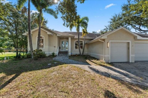 House in Saint Petersburg, Florida 4 bedrooms № 2054054 - photo 3