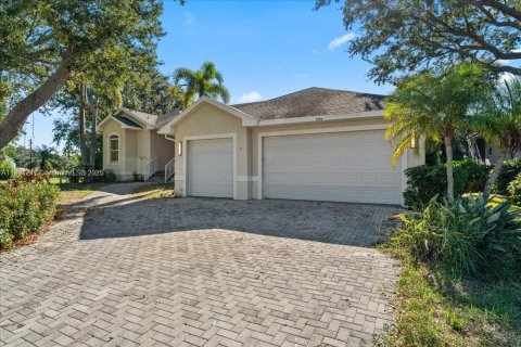 House in Saint Petersburg, Florida 4 bedrooms № 2054054 - photo 16